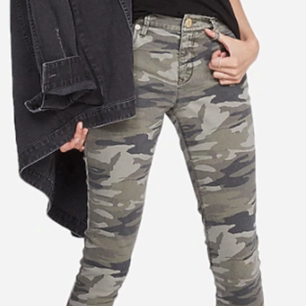 Express "Mid Rise Camo Print Ankle Leggings"